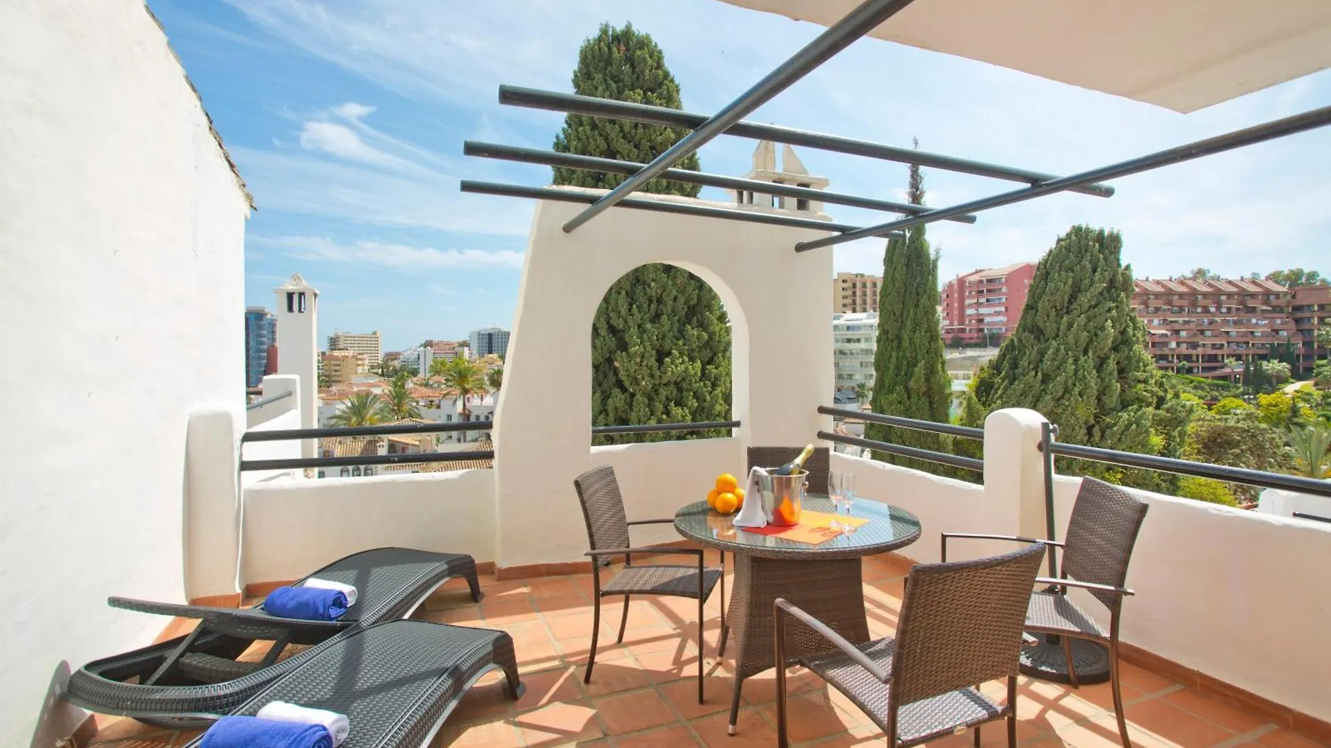 Pueblo Evita Benalmadena 3*,
